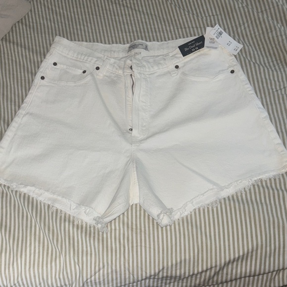 NEW W/ TAGS: Abercrombie & Fitch Women's Curve Love High Rise Dad Short - White - Picture 1 of 7